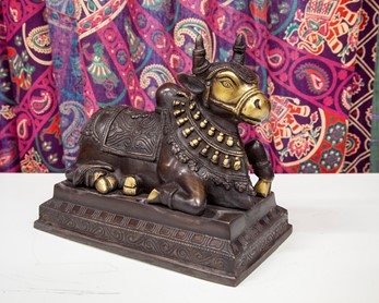Nandi With Fine Carving